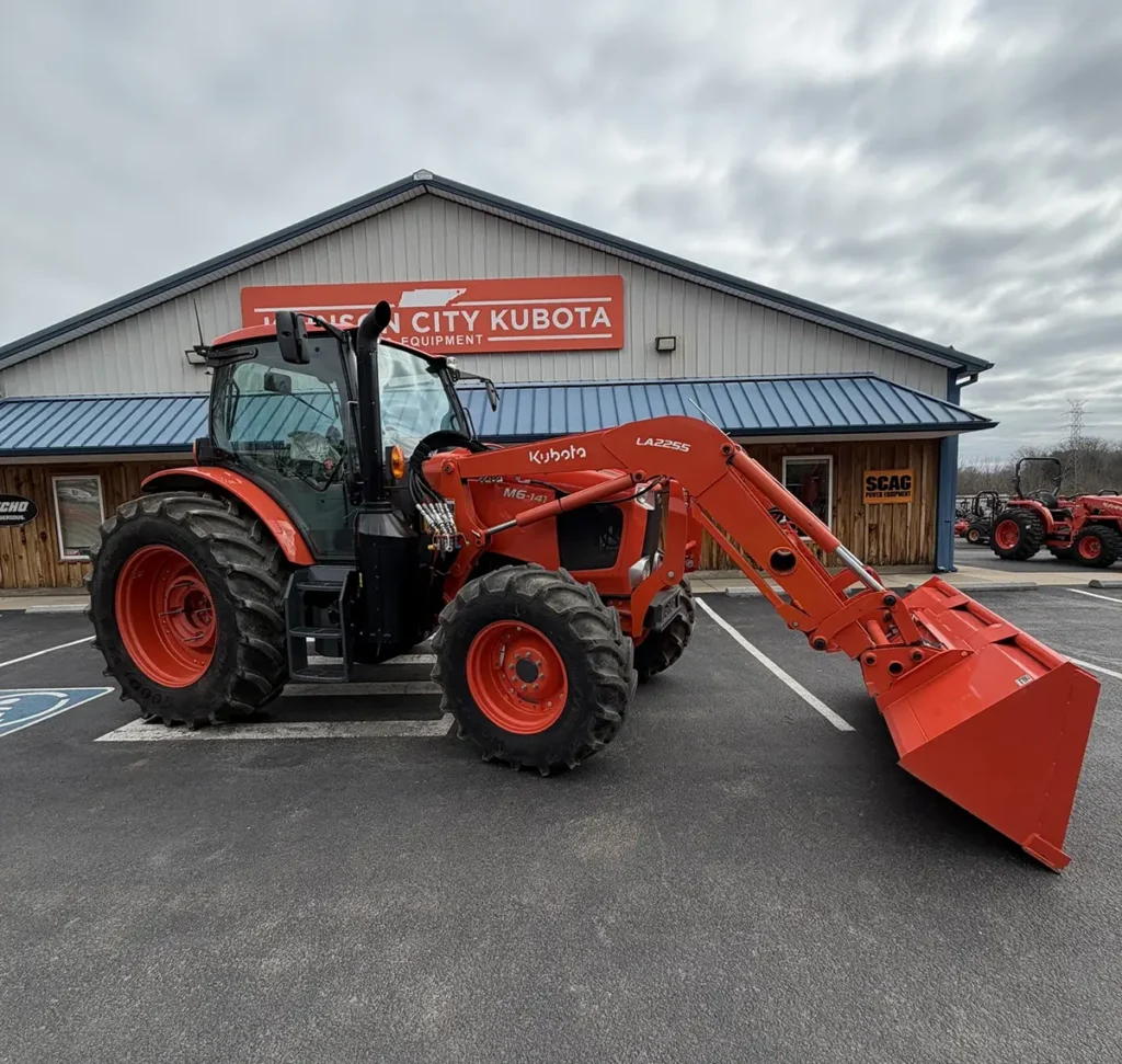 Kubota M6-141 (875 HRS)